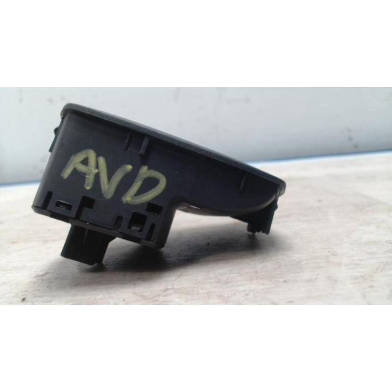 Interrupteur de leve vitre avant droit OPEL CORSA D PHASE 1 d’occasion