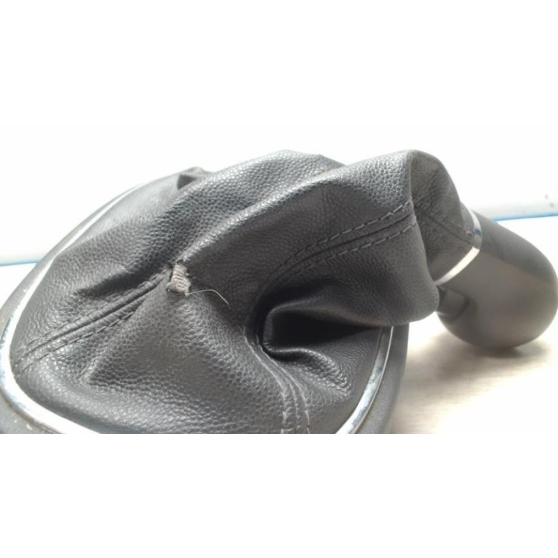 Pommeau de vitesses OPEL CORSA D PHASE 1 d’occasion