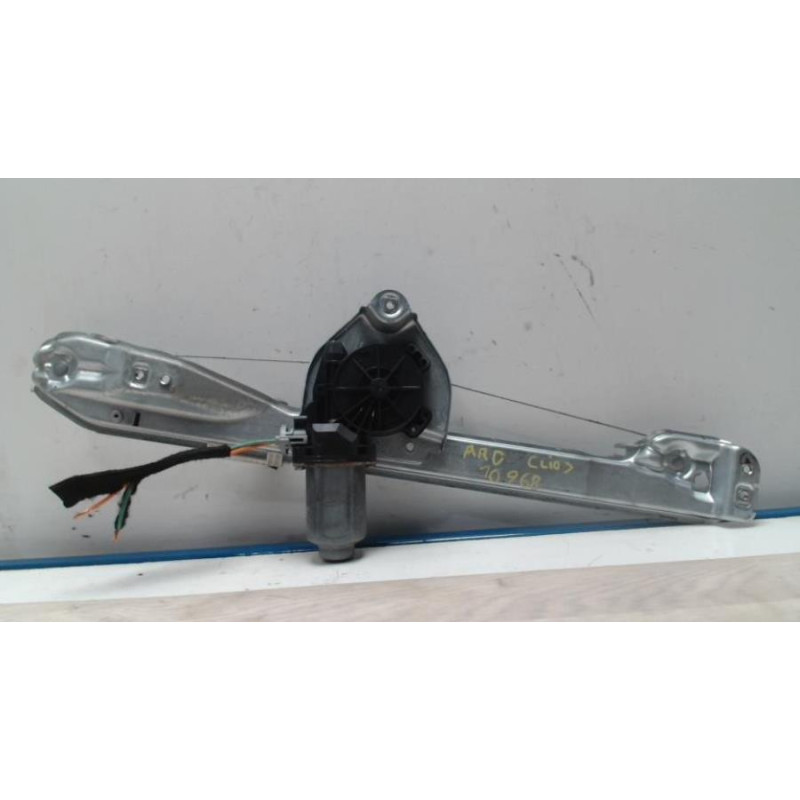 Leve vitre electrique arriere droit RENAULT CLIO 3 PHASE 1 d’occasion