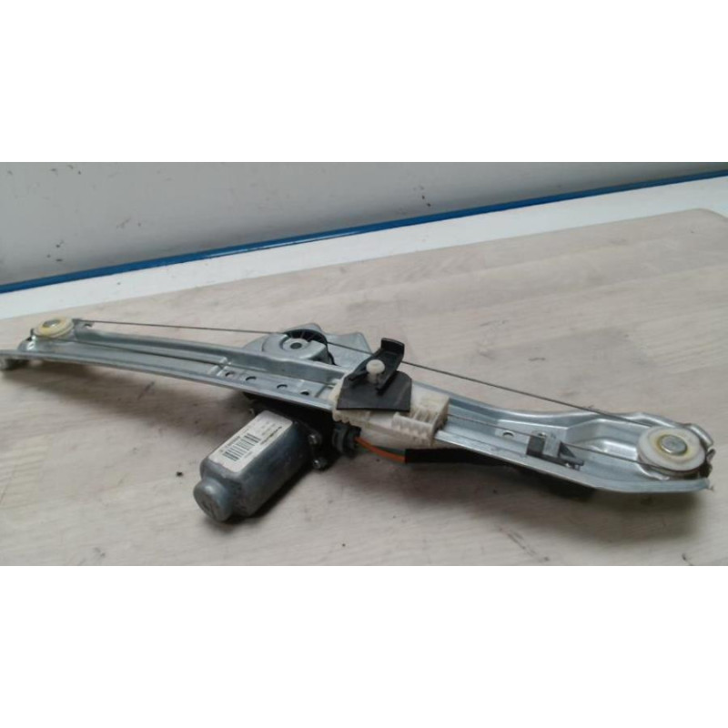 Leve vitre electrique arriere droit RENAULT CLIO 3 PHASE 1 d’occasion