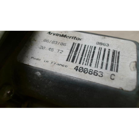 Leve vitre electrique arriere droit RENAULT CLIO 3 PHASE 1 d’occasion