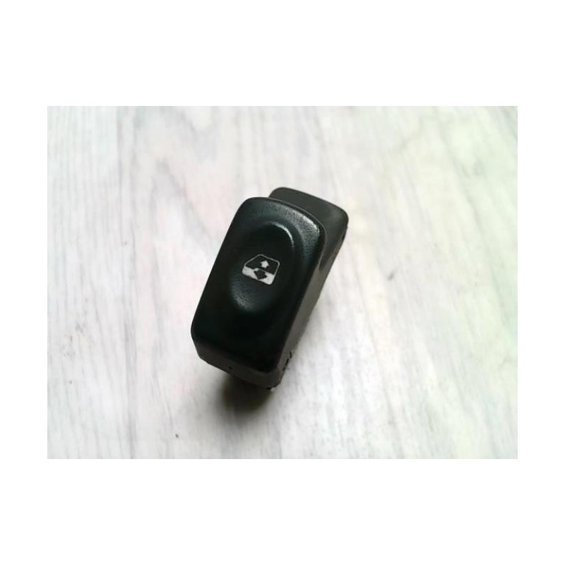 Interrupteur de leve vitre avant gauche RENAULT SCENIC 1 PHASE 2 d’occasion