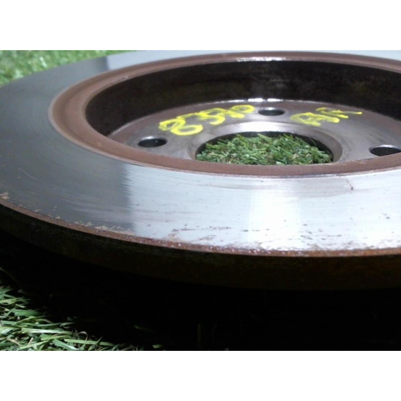 Paire de disques arriere (freinage) FORD FOCUS 1 d’occasion