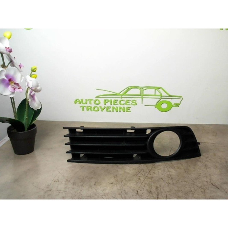 Enjoliveur anti brouillard AUDI A4 2 PHASE 1 d’occasion