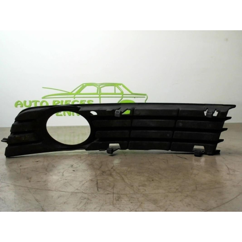 Enjoliveur anti brouillard AUDI A4 2 PHASE 1 d’occasion