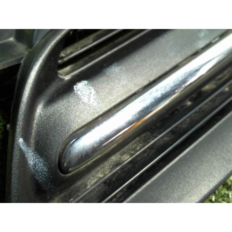 Grille de calandre gauche NISSAN MICRA 3 PHASE 1 d’occasion