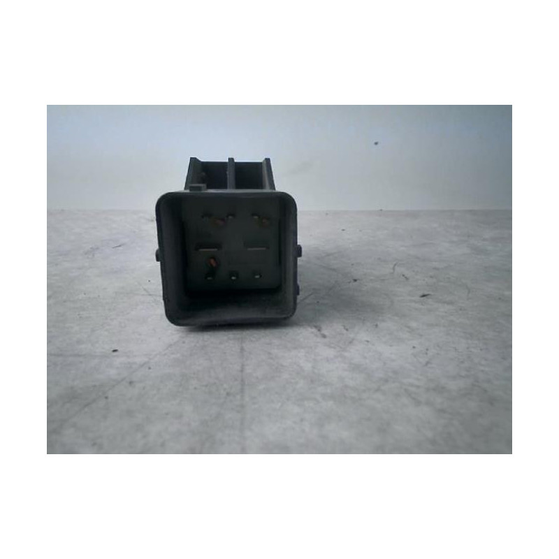Relais de prechauffage PEUGEOT 407 PHASE 1 BREAK d’occasion