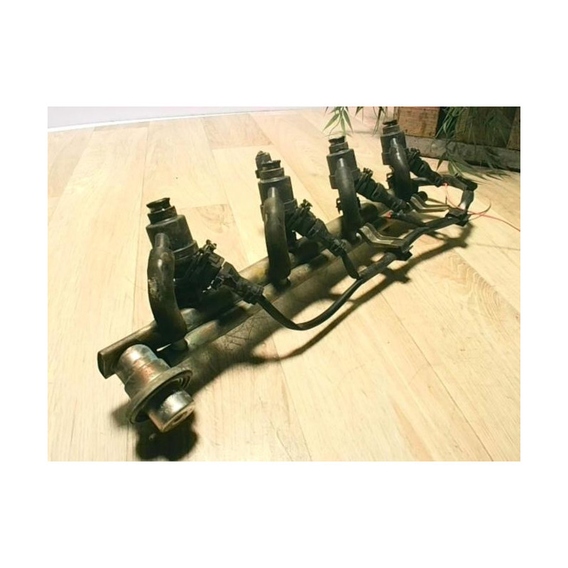 Rampe injection BMW SERIE 3 E46 COUPE PHASE 1 d’occasion