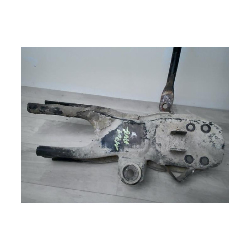 Bras oscillant avant gauche MAZDA B2200 d’occasion