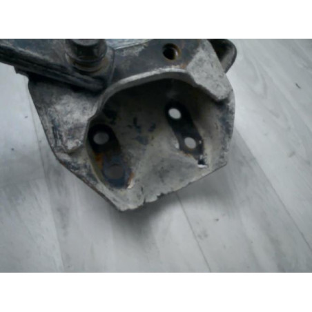 Bras oscillant avant gauche MAZDA B2200 d’occasion