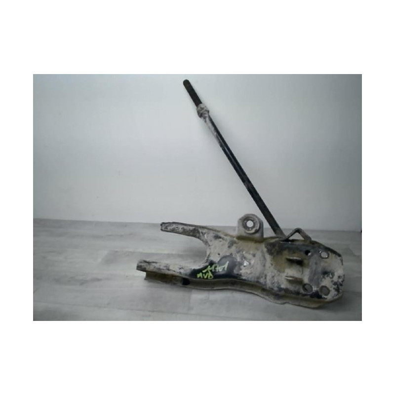 Bras oscillant avant droit MAZDA B2200 d’occasion