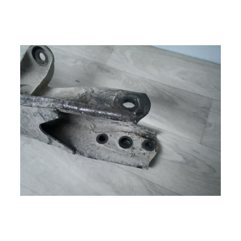 Bras oscillant avant droit MAZDA B2200 d’occasion