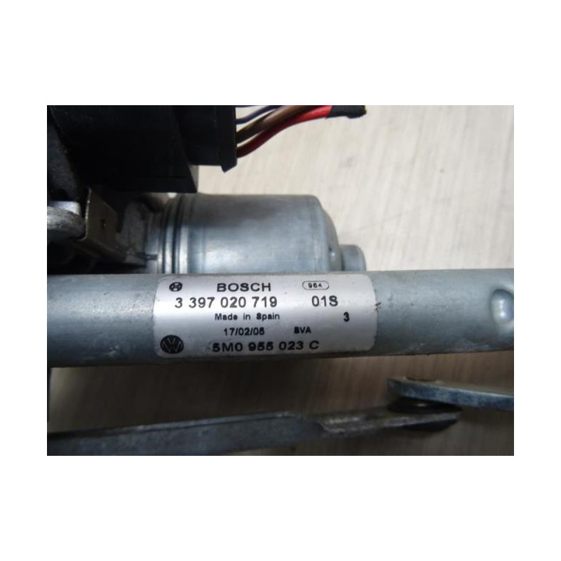 Moteur essuie glace avant gauche VOLKSWAGEN GOLF PLUS PHASE 1 d’occasion