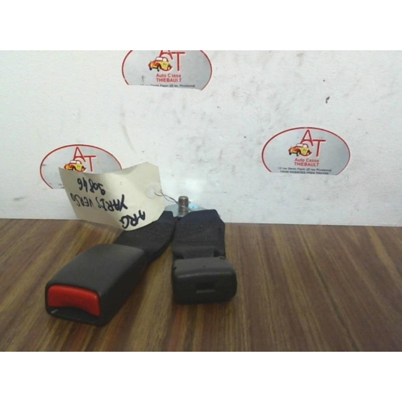 Attache ceinture arriere gauche TOYOTA YARIS VERSO PHASE 2 d’occasion