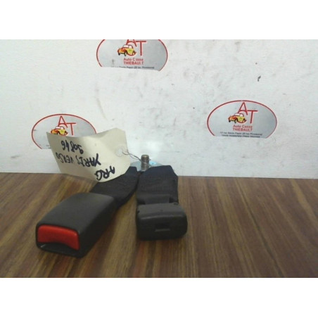 Attache ceinture arriere gauche TOYOTA YARIS VERSO PHASE 2 d’occasion