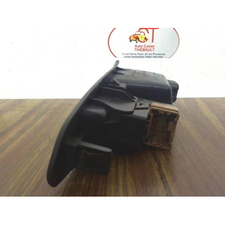 Interrupteur de leve vitre avant droit SUBARU IMPREZA II d’occasion