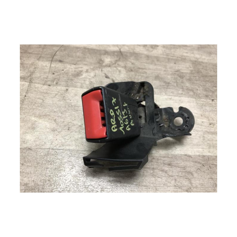 Attache ceinture arriere droit AUDI A6 3 AVANT PHASE 1 BREAK d’occasion