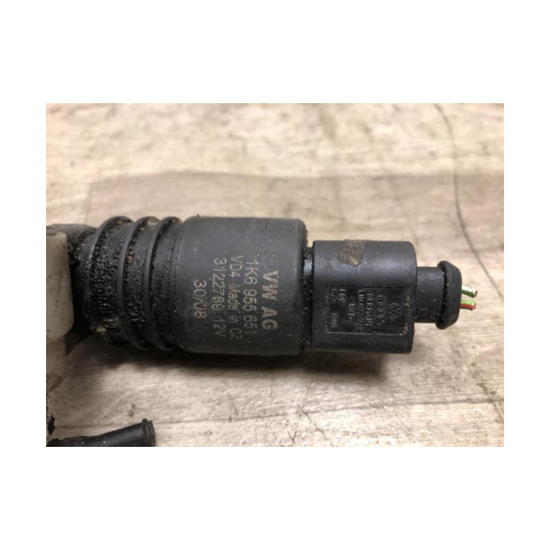 Pompe lave glace avant VOLKSWAGEN POLO 4 PHASE 2 d’occasion