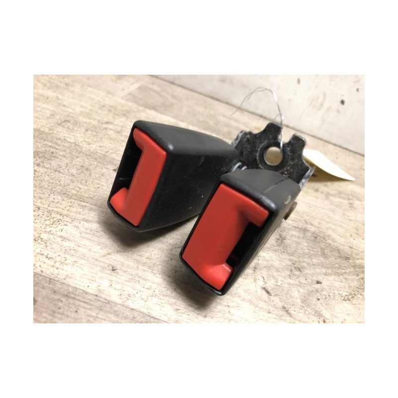 Attache ceinture arriere droit FORD FOCUS 3 PHASE 1 d’occasion