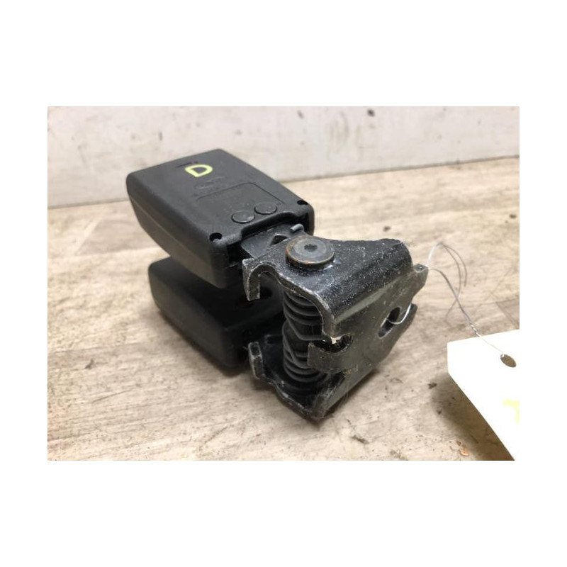Attache ceinture arriere droit FORD FOCUS 3 PHASE 1 d’occasion