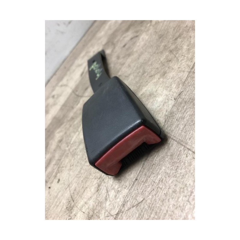 Attache ceinture avant droit VOLKSWAGEN POLO 4 PHASE 2 d’occasion