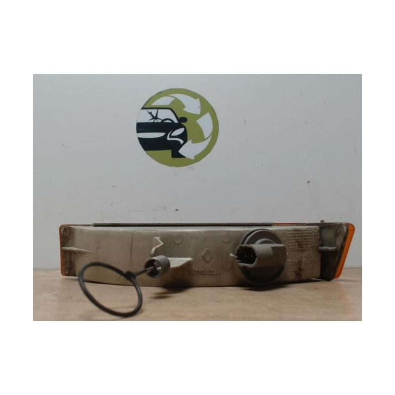 clignotant avant gauche RENAULT TRAFIC 1 PHASE 2 d’occasion