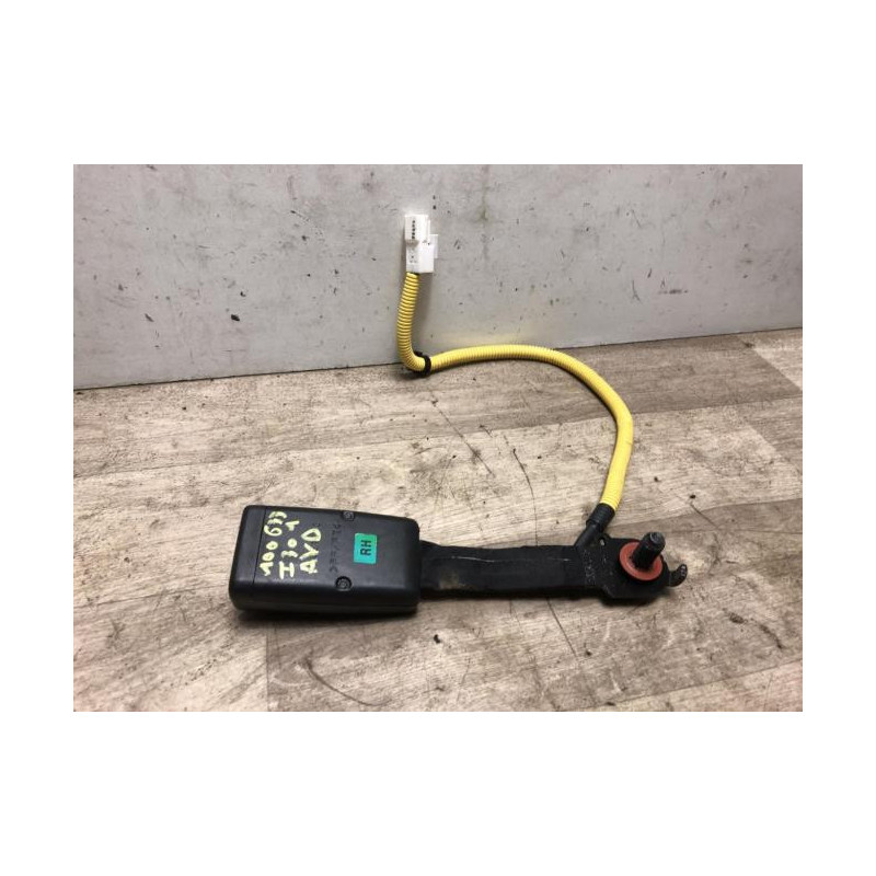 Attache ceinture avant droit HYUNDAI I 30 1 PHASE 1 d’occasion
