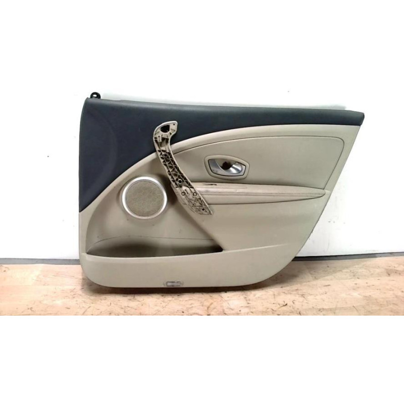 Panneau de porte avant droit RENAULT MEGANE 3 PHASE 1 d’occasion