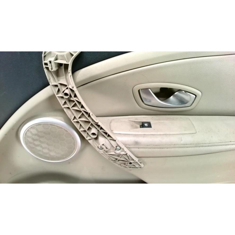 Panneau de porte avant droit RENAULT MEGANE 3 PHASE 1 d’occasion