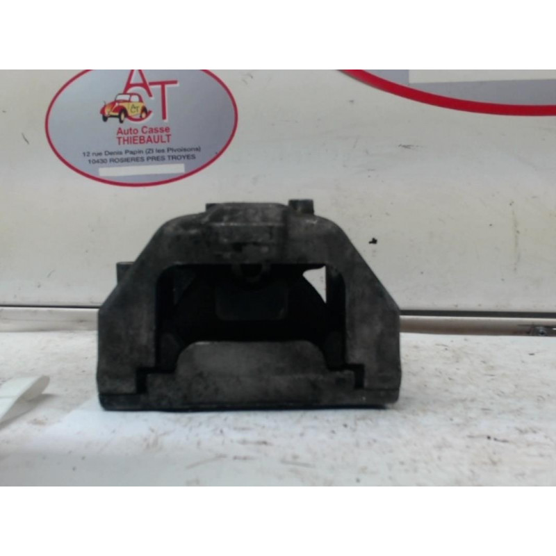 Support moteur droit AUDI  d’occasion