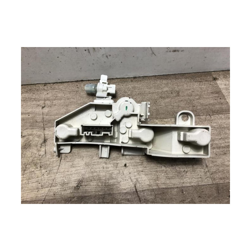 Platine feu arriere gauche BMW SERIE 1 E81 d’occasion