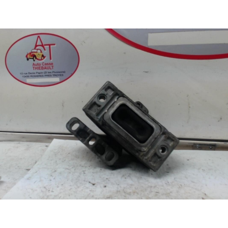 Support moteur droit AUDI  d’occasion