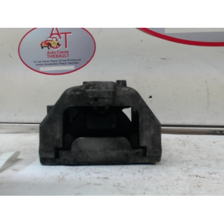 Support moteur droit AUDI  d’occasion