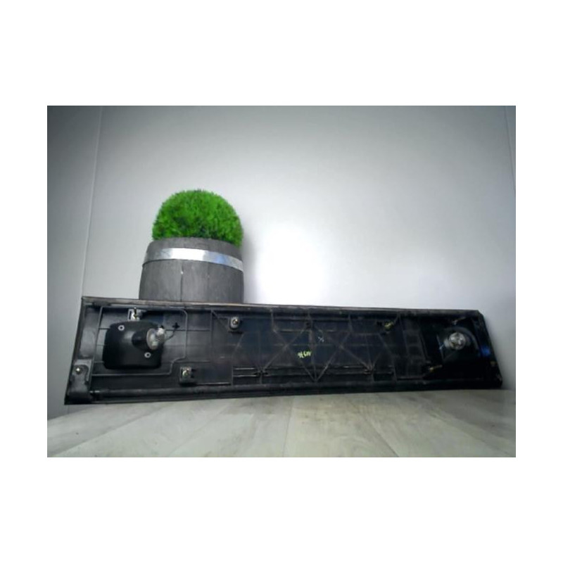 Bandeau de feu malle/hayon MAZDA 323 4 PHASE 1 d’occasion