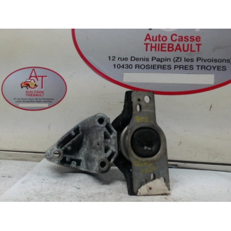 Support moteur droit RENAULT CLIO III d’occasion