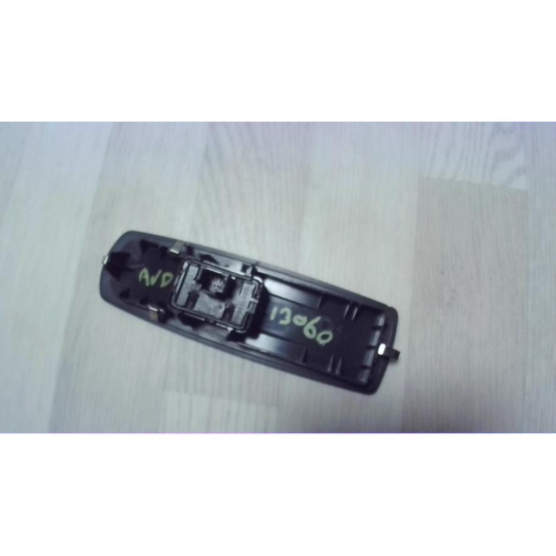 Interrupteur de leve vitre avant droit RENAULT MEGANE 3 PHASE 1 COUPE d’occasion