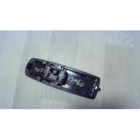 Interrupteur de leve vitre avant droit RENAULT MEGANE 3 PHASE 1 COUPE d’occasion