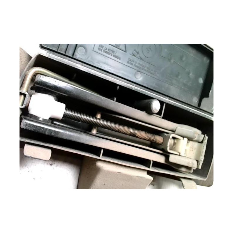 Cric (Ensemble depannage) PEUGEOT 206 PHASE 1 d’occasion