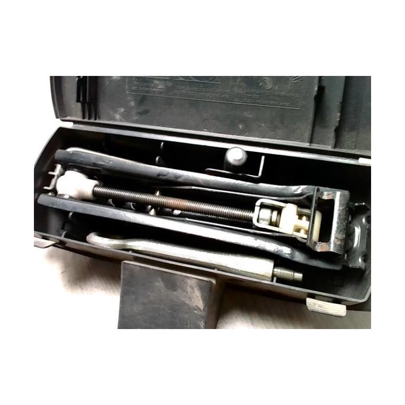 Cric (Ensemble depannage) CITROEN XSARA PHASE 2 BREAK d’occasion