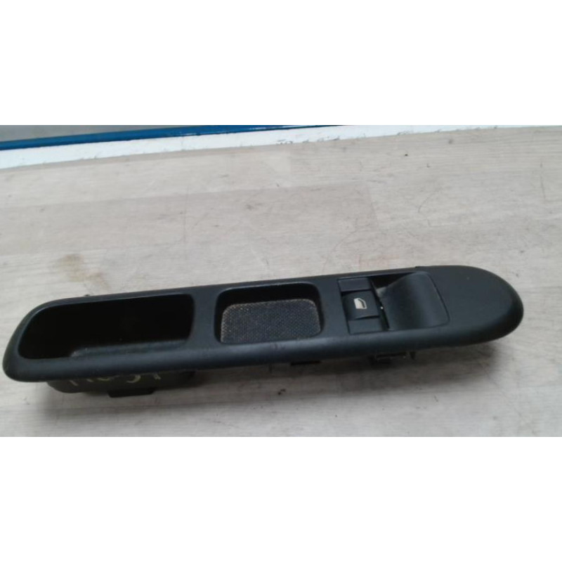 Interrupteur de leve vitre avant droit PEUGEOT 5008 1 PHASE 1 d’occasion