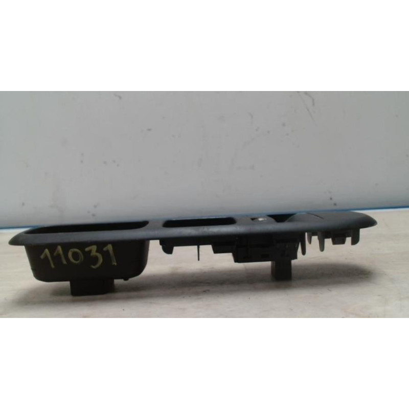 Interrupteur de leve vitre avant droit PEUGEOT 5008 1 PHASE 1 d’occasion