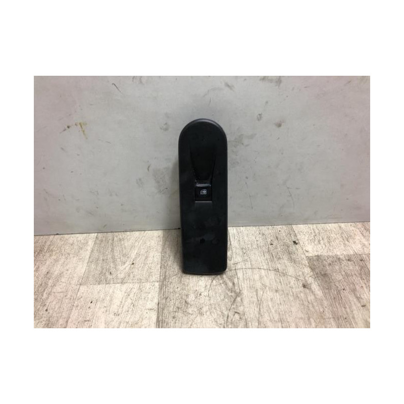 Interrupteur de leve vitre avant droit RENAULT CAPTUR 1 PHASE 1 d’occasion