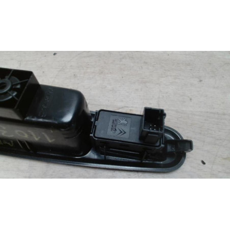 Interrupteur de leve vitre arriere droit PEUGEOT 5008 1 PHASE 1 d’occasion