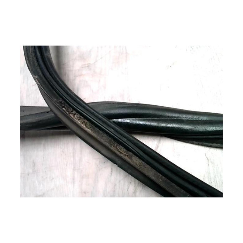 Joint de coffre VOLKSWAGEN POLO 5 PHASE 2 d’occasion