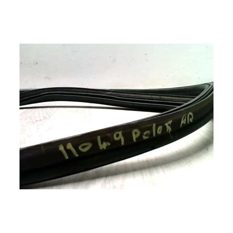 Joint de coffre VOLKSWAGEN POLO 5 PHASE 2 d’occasion