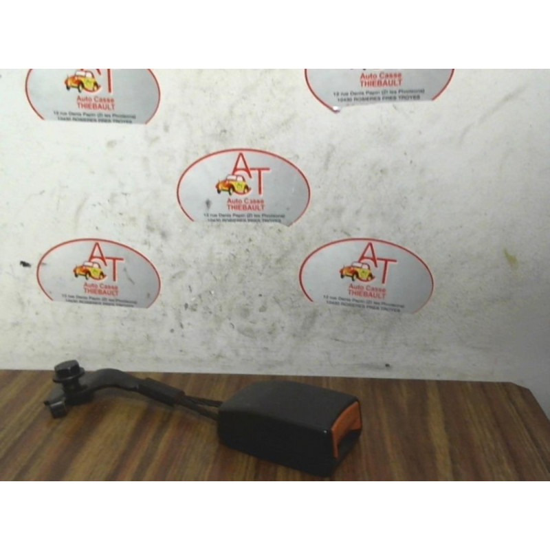 Attache ceinture avant gauche OPEL AGILA d’occasion