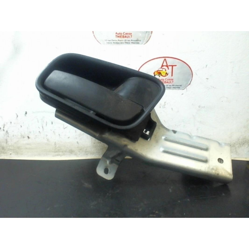 Poignee interieur avant droit CITROEN NEMO 1.3 HDI d’occasion