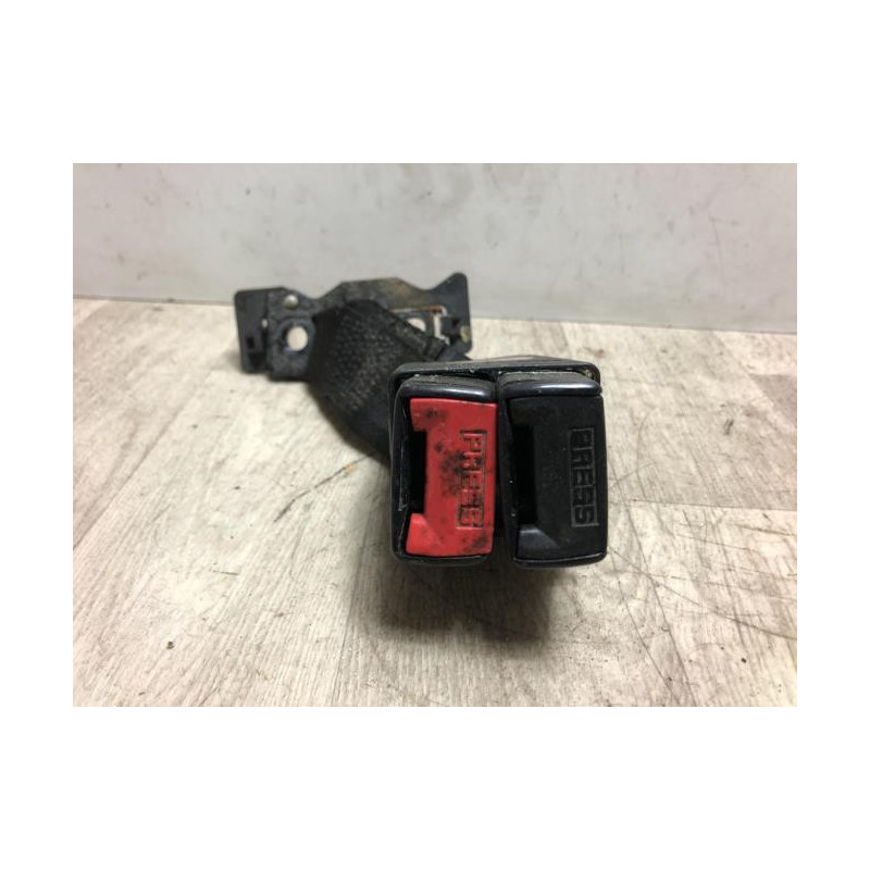 Attache ceinture arriere gauche RENAULT SAFRANE PHASE 2 d’occasion
