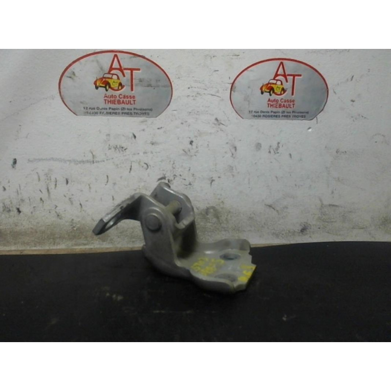 Charniere de porte avant gauche SUZUKI ALTO III d’occasion