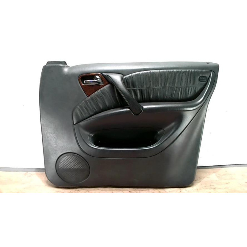 Panneau de porte avant droit MERCEDES CLASSE M 163 PHASE 1 d’occasion